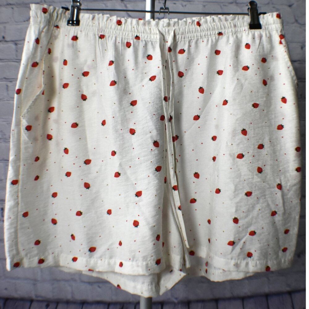 NWT Vero Moda VModette High-Waisted Shorts – Snow White/Strawberry – Size S